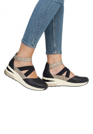 Босоножки на танкетке