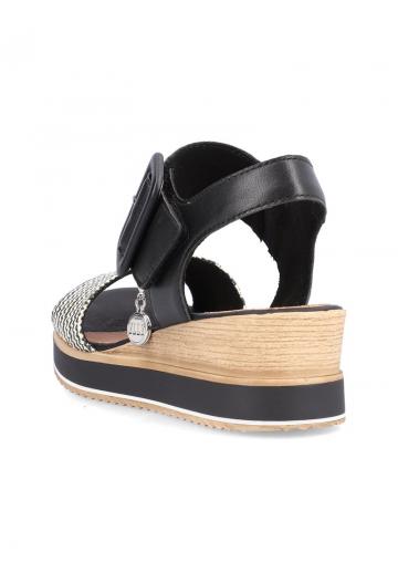 Босоножки на танкетке