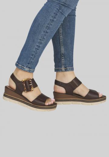 Босоножки на танкетке