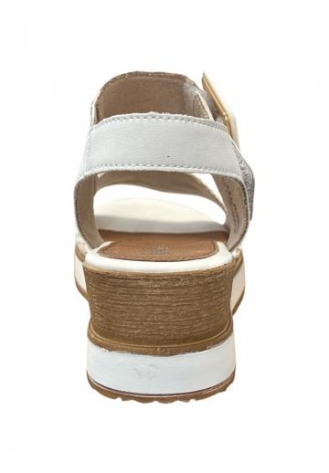 Босоножки на танкетке