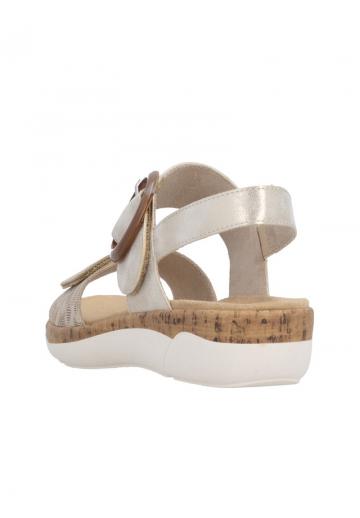 Босоножки на танкетке