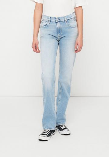 Прямые джинсы