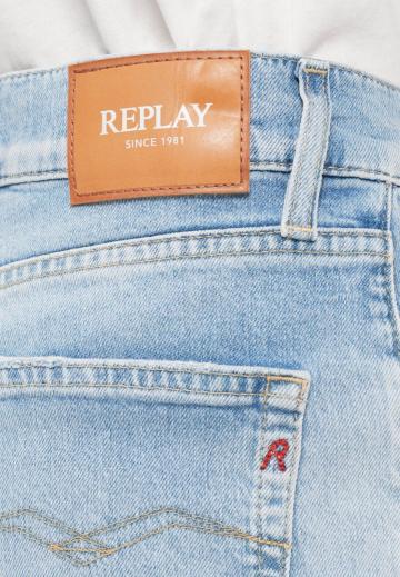 Прямые джинсы