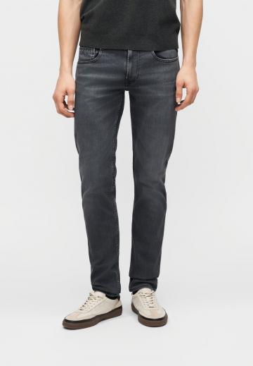Узкие джинсы