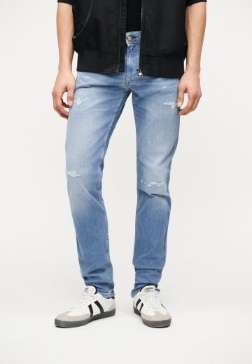 Узкие джинсы