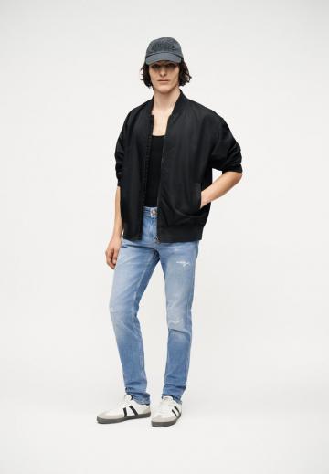 Узкие джинсы