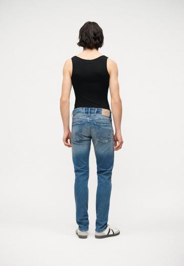 Узкие джинсы