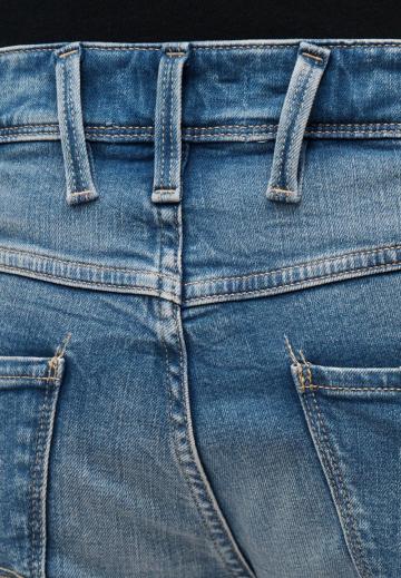 Узкие джинсы
