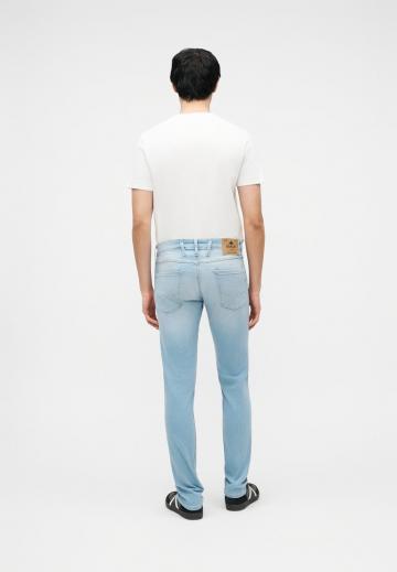 Узкие джинсы