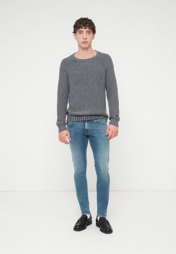 Узкие джинсы