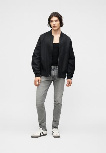 Узкие джинсы