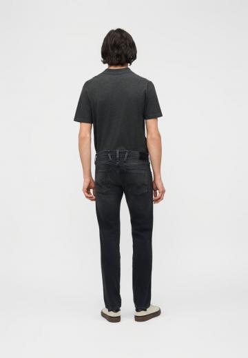 Узкие джинсы