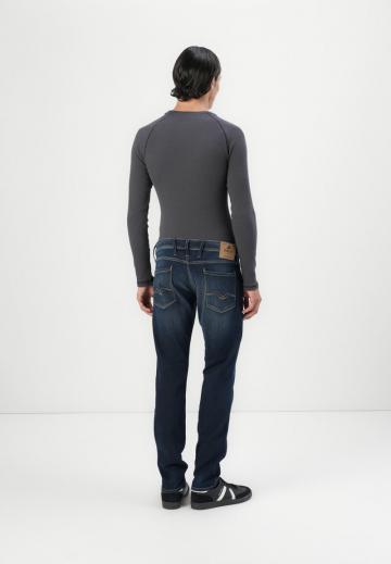 Узкие джинсы