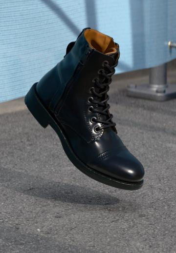 Ботинки на шнуровке
