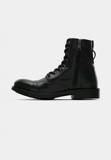 Ботинки на шнуровке