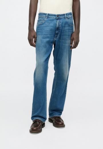 Прямые джинсы