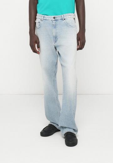 Прямые джинсы