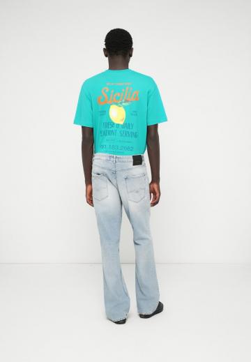 Прямые джинсы