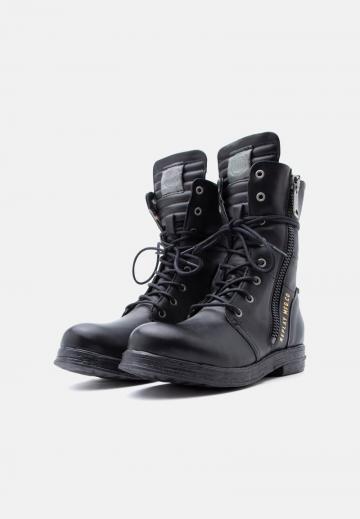 Ботинки на шнуровке