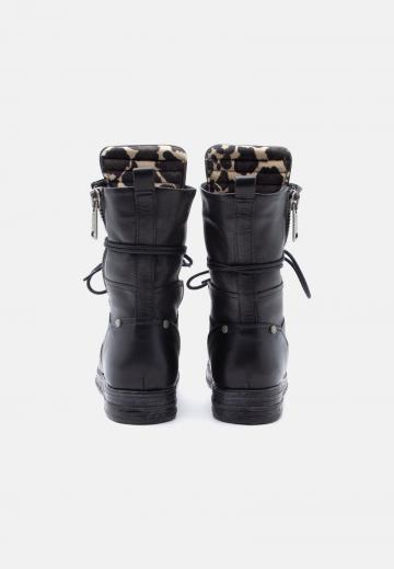 Ботинки на шнуровке