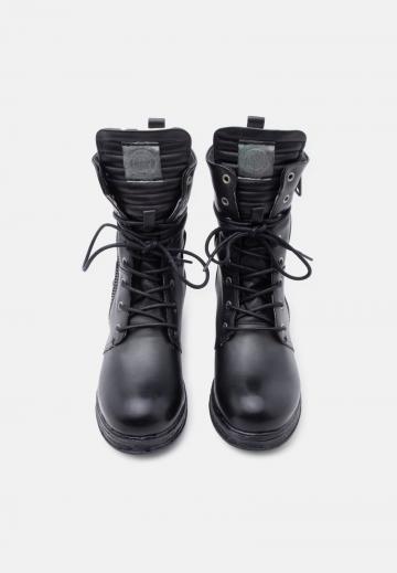 Ботинки на шнуровке
