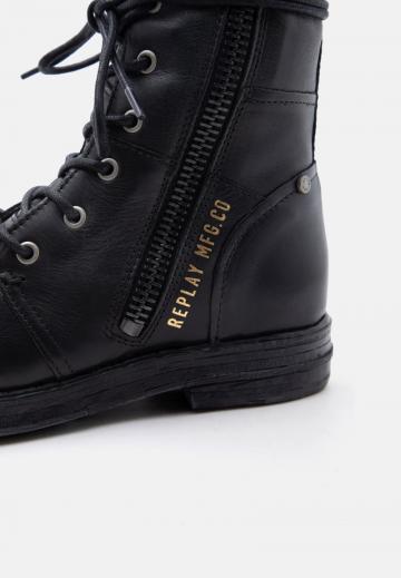 Ботинки на шнуровке