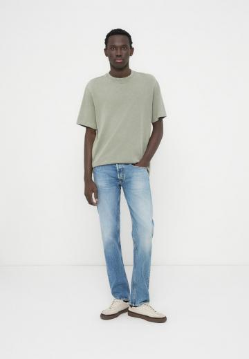 Прямые джинсы