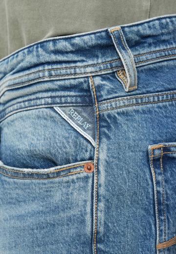 Прямые джинсы