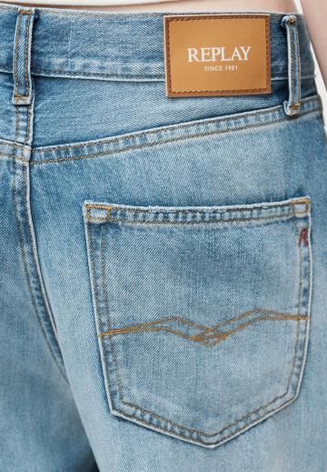 Прямые джинсы