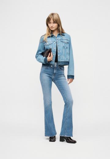 Клешеные джинсы