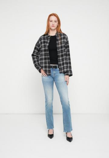 Клешеные брюки