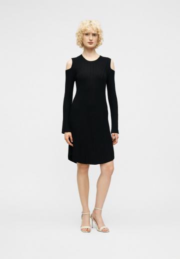 Вязаное платье