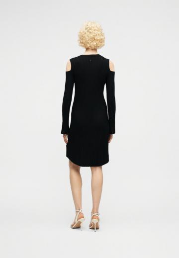 Вязаное платье