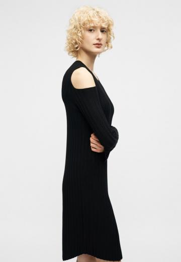 Вязаное платье