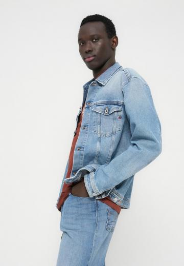 Джинсовая куртка