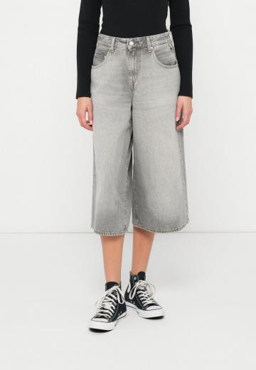 Короткие джинсы