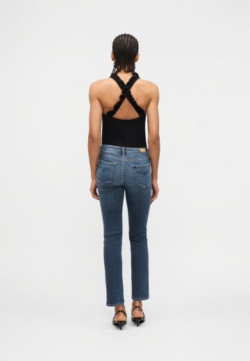 Узкие джинсы