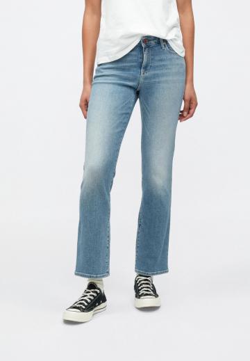 Прямые джинсы