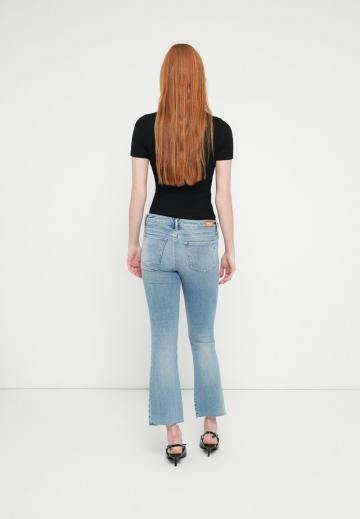 Короткие джинсы