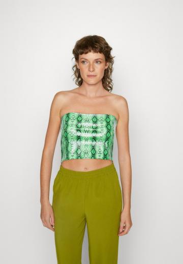 Топ без бретелек