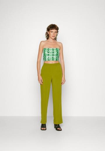 Топ без бретелек