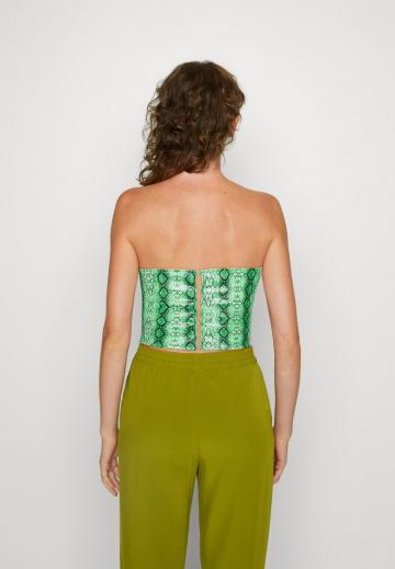 Топ без бретелек