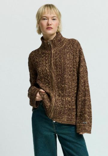 Вязаная кофта