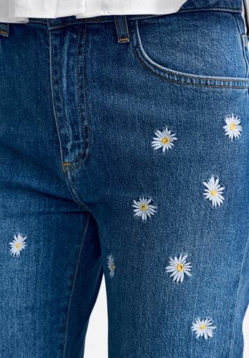 Прямые джинсы