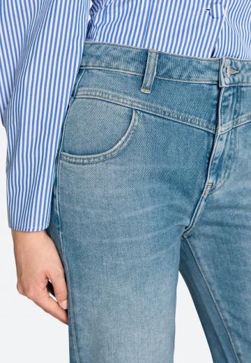 Прямые джинсы