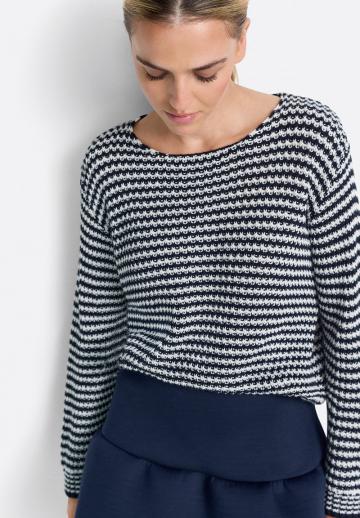 Пуловер в полоску