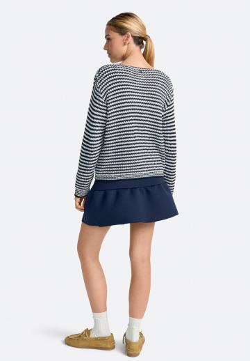 Пуловер в полоску