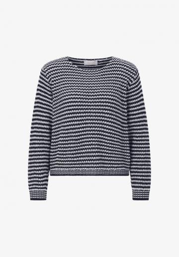 Пуловер в полоску