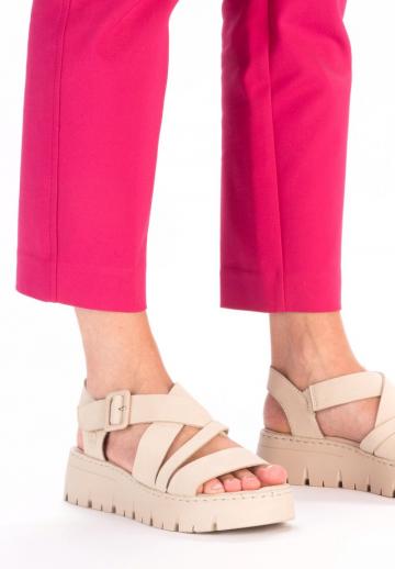 Босоножки на танкетке