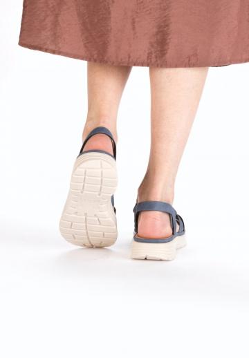 Босоножки на танкетке